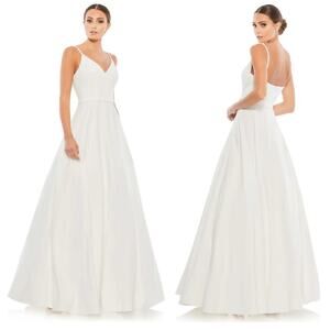 Ieena for Mac Duggal‎ CLASSIC A-LINE V-NECK BALLGOWN